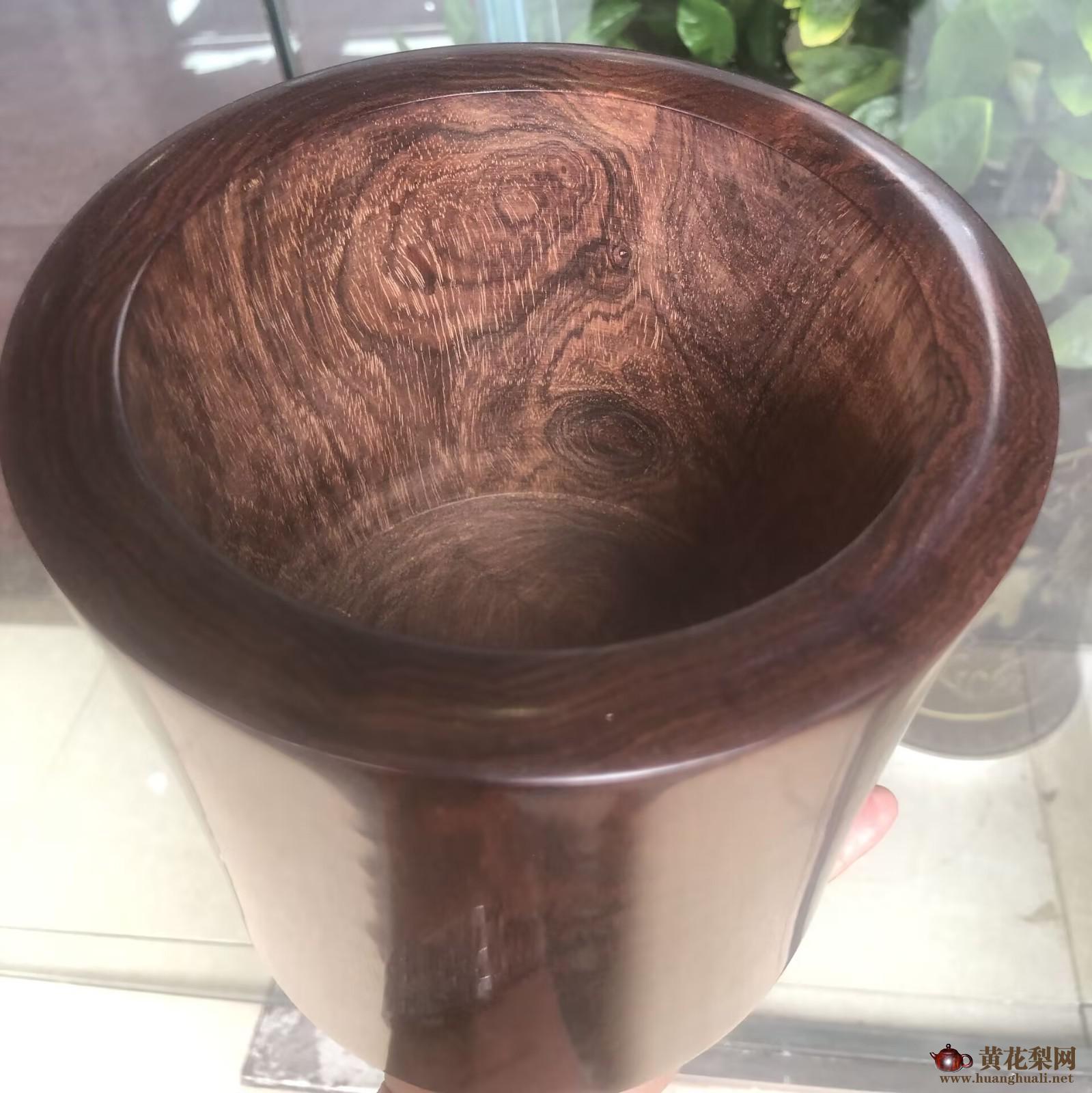 海南黄花梨明式笔筒，紫油梨老料。